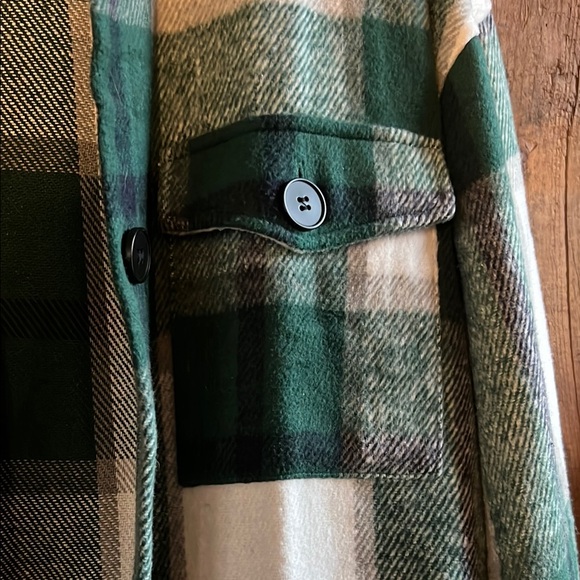 Green Plaid Button-Up Shirt Jacket - Picture 2 of 3